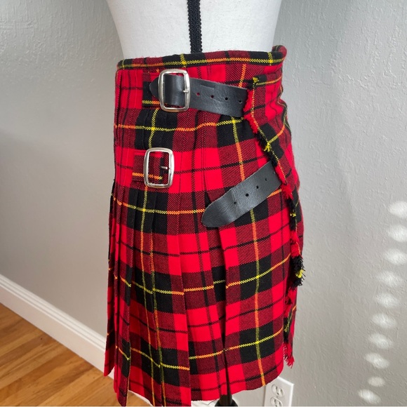 Claymore red tartan pleated buckle mini kilt skirt size 26 - Picture 4 of 6